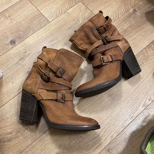 Steve Madden Yale Belted Leather Healed Boots
